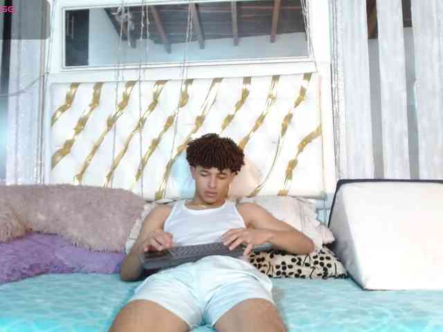 ian-smith Sex Cam Show