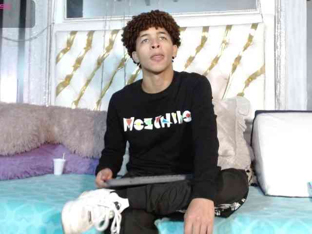 ian-smith Sex Cam Show