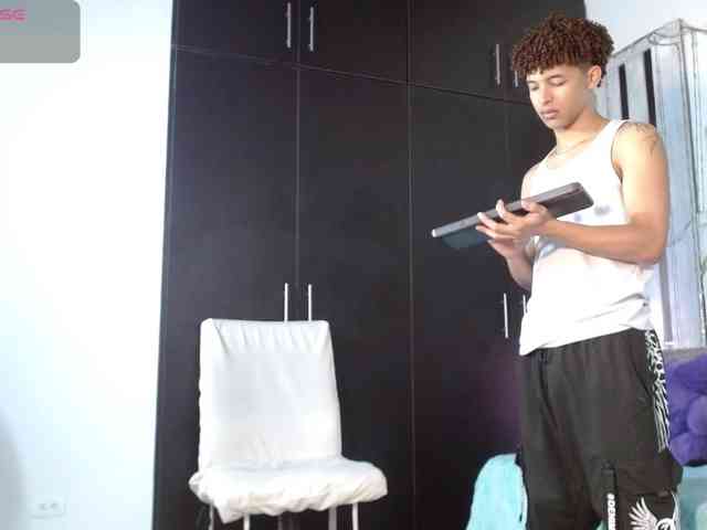 ian-smith Sex Cam Show
