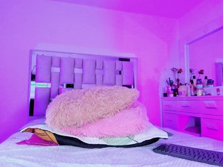emili-clark Porn Show