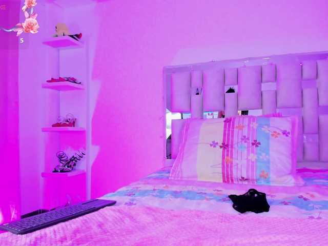emili-clark live cam on BongaCams