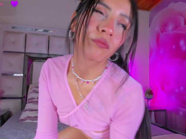 emili-clark live cam on BongaCams