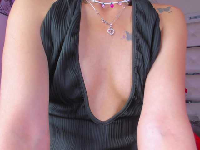 emili-clark live cam on BongaCams