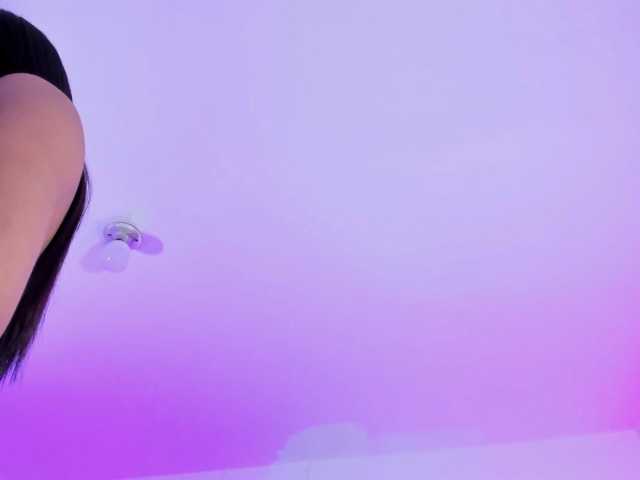 emili-clark live cam on BongaCams