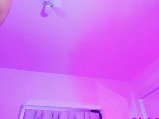emili-clark live webcam show