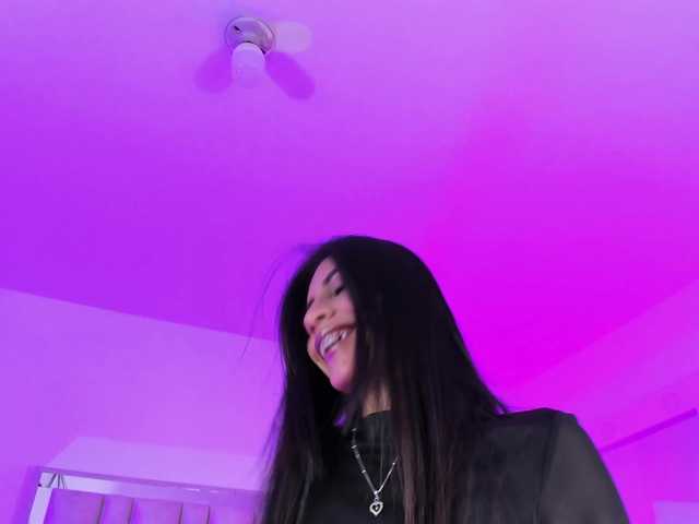 emili-clark live cam on BongaCams