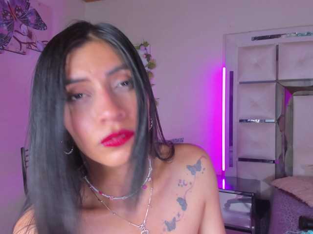 emili-clark live cam on BongaCams