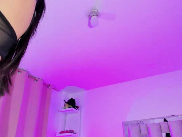 emili-clark live cam on BongaCams
