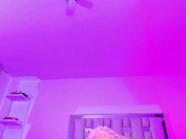emili-clark live cam on BongaCams