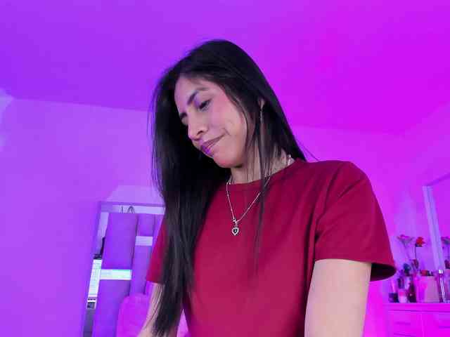 emili-clark webcam
