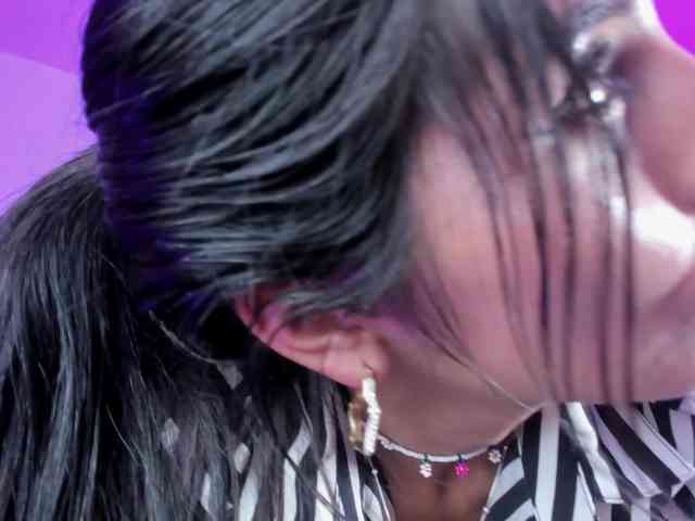emili-clark webcam