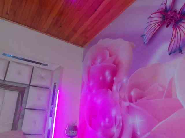 emili-clark webcam