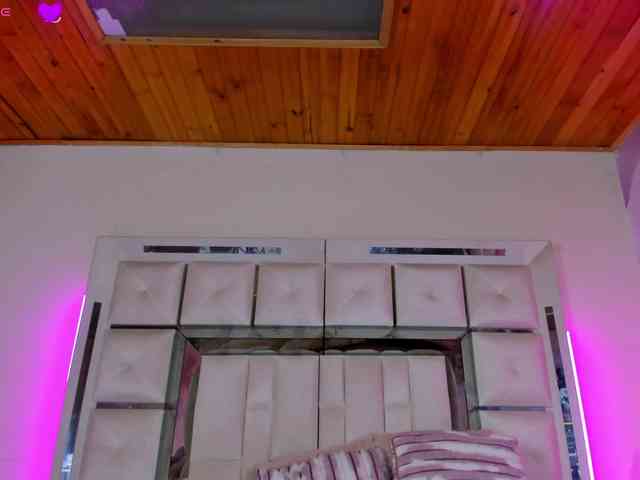emili-clark webcam