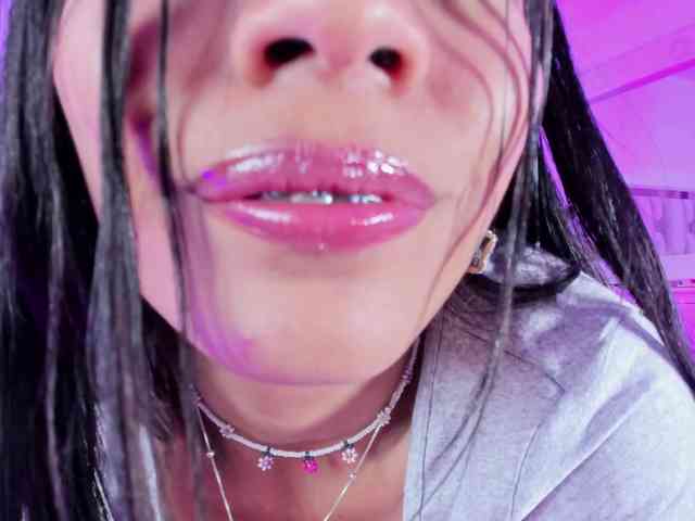 emili-clark webcam
