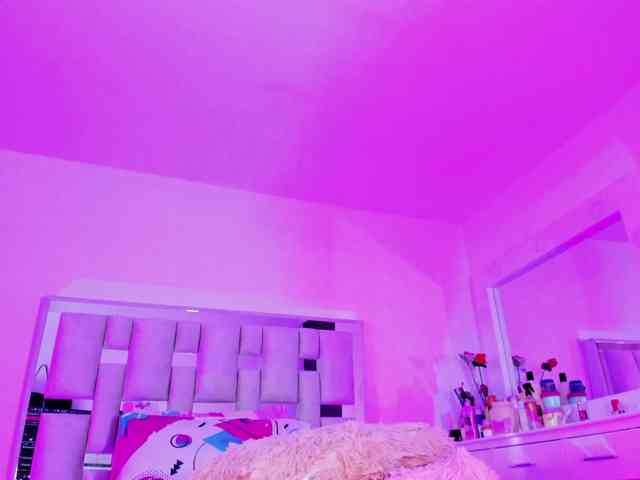 emili-clark webcam