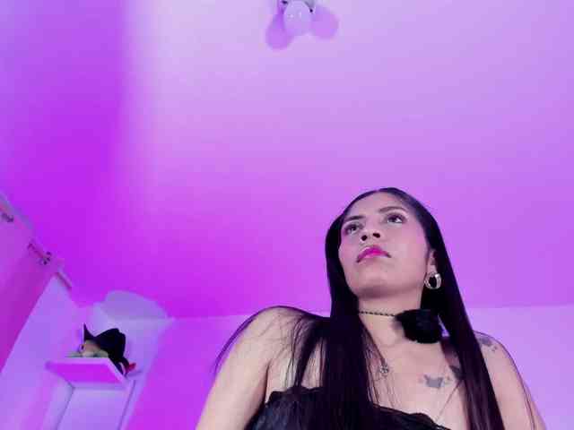 emili-clark webcam