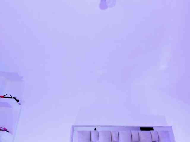 emili-clark webcam