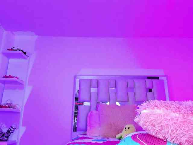 emili-clark webcam