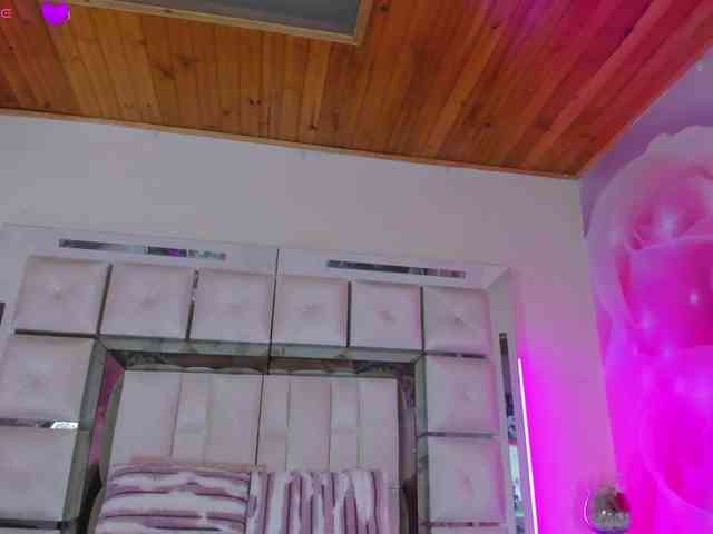 emili-clark webcam