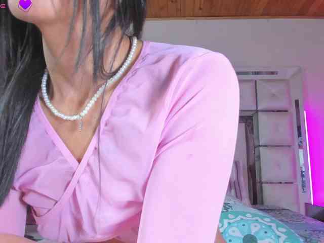emili-clark webcam