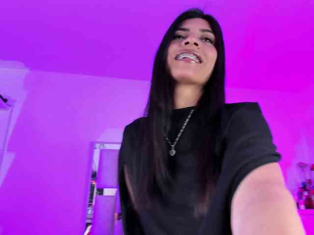 emili-clark webcam