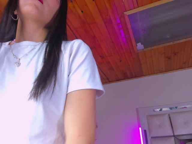 emili-clark webcam
