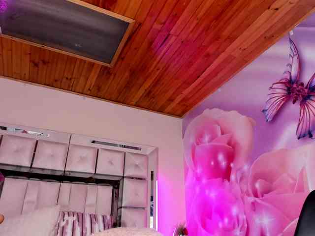 emili-clark Live Webcam on BongaCams