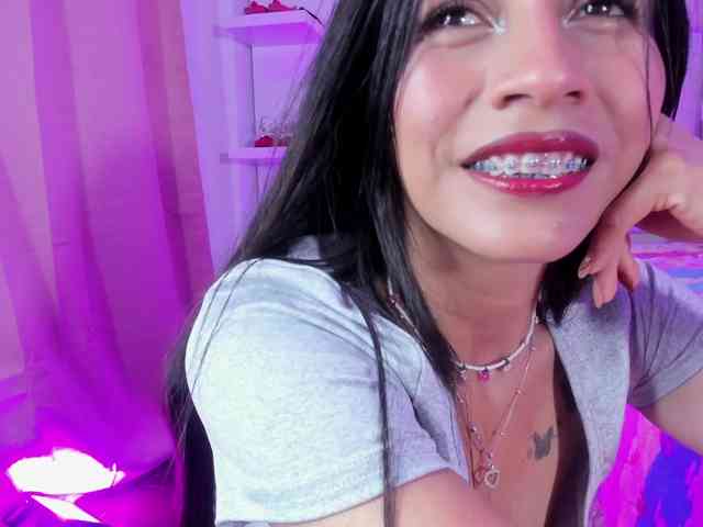 emili-clark webcam