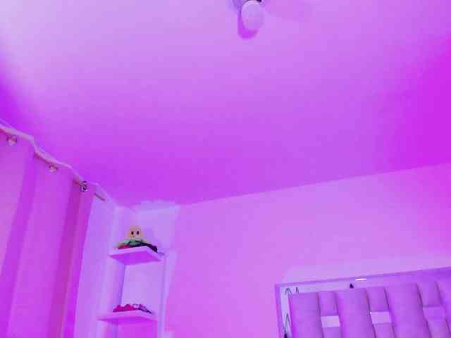 emili-clark webcam