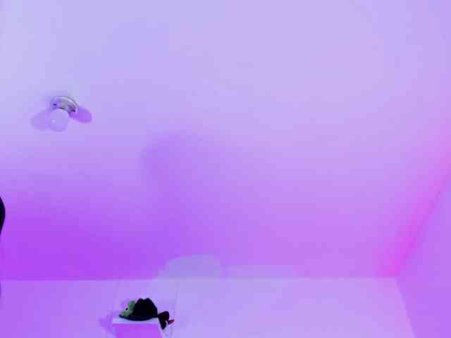 emili-clark webcam