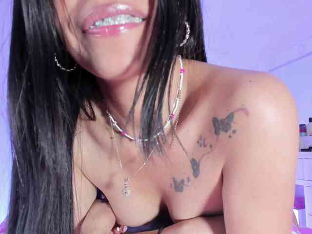 emili-clark webcam