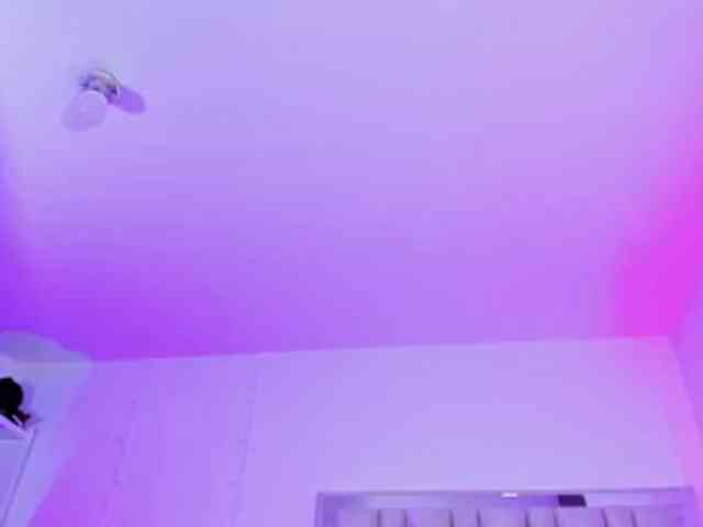 emili-clark webcam
