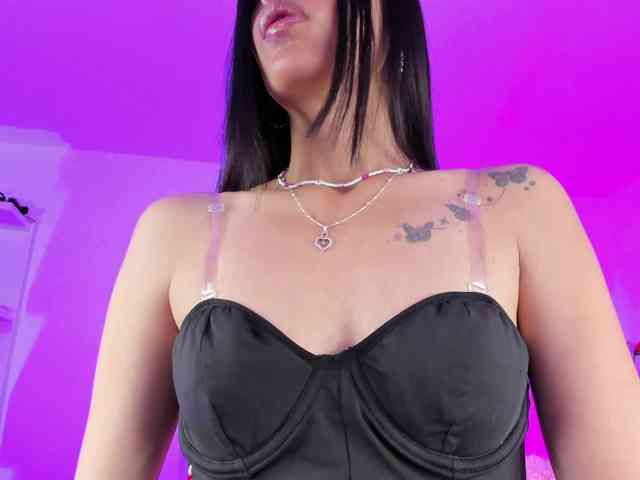 emili-clark webcam
