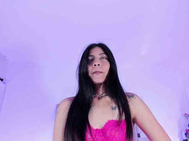 emili-clark webcam
