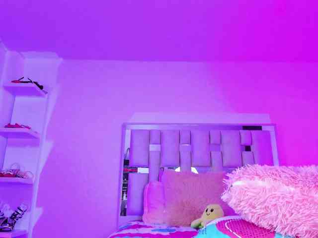 emili-clark webcam