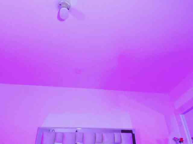 emili-clark webcam