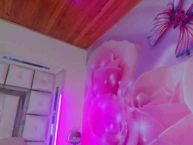 emili-clark webcam