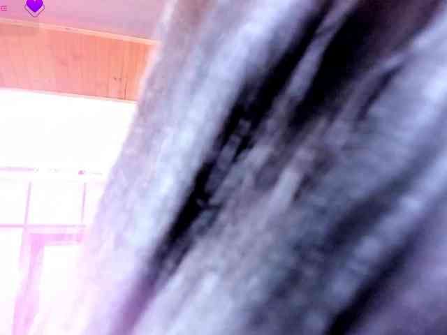 emili-clark webcam
