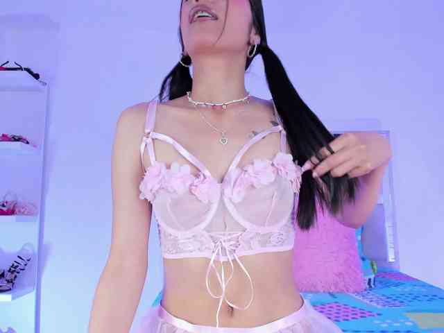 emili-clark webcam