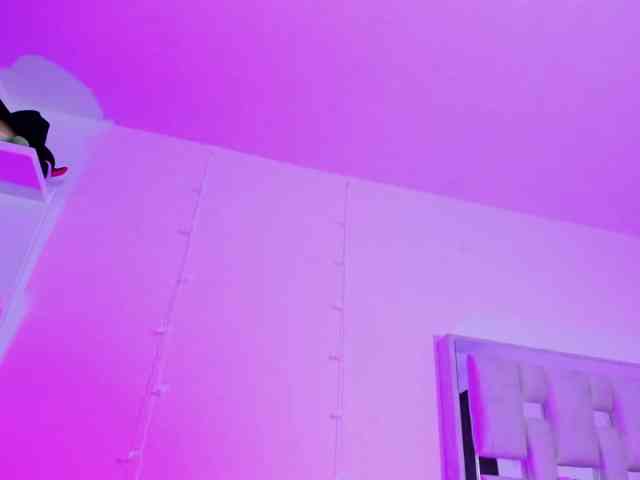 emili-clark webcam