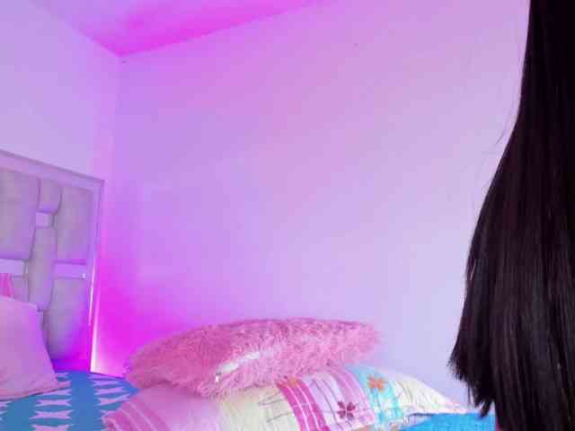 emili-clark webcam