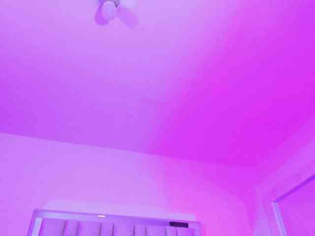 emili-clark webcam