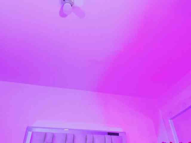 emili-clark webcam