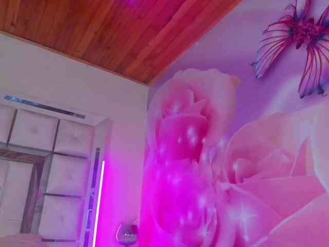emili-clark webcam