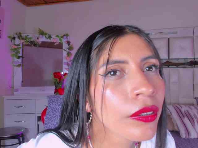 emili-clark webcam