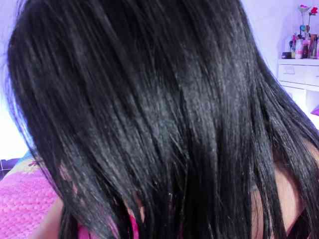 emili-clark webcam