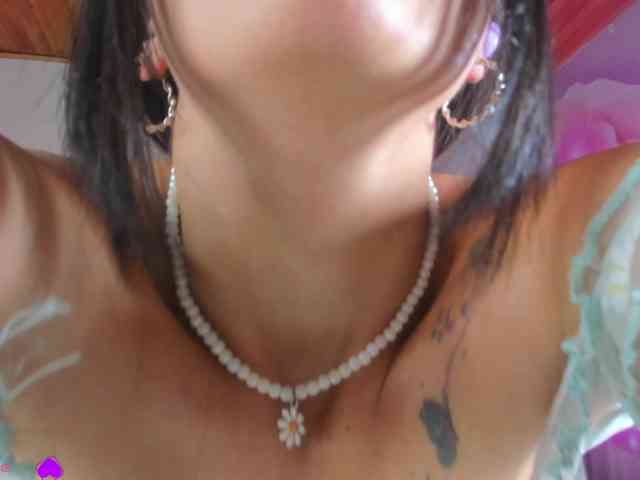 emili-clark webcam