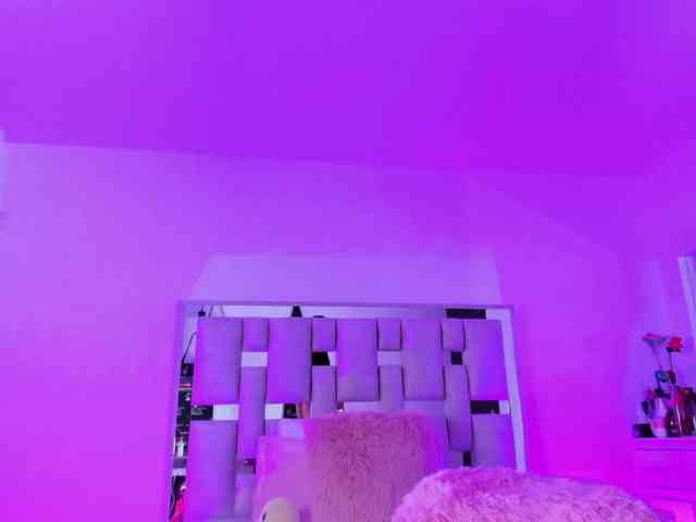 emili-clark webcam