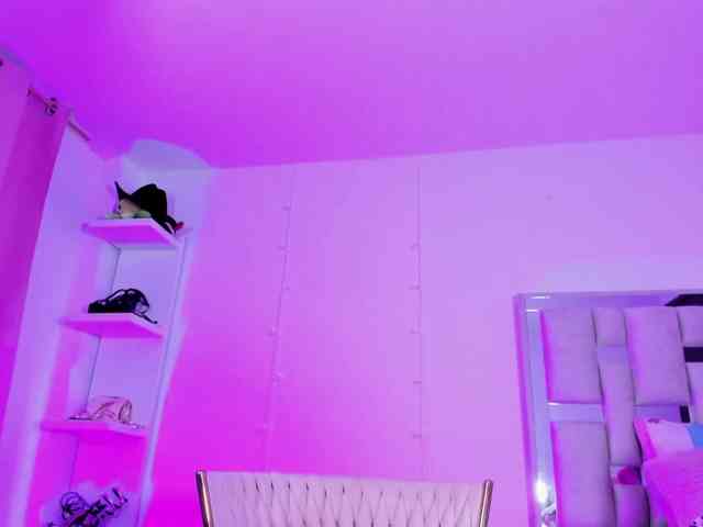 emili-clark webcam
