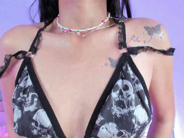 emili-clark webcam
